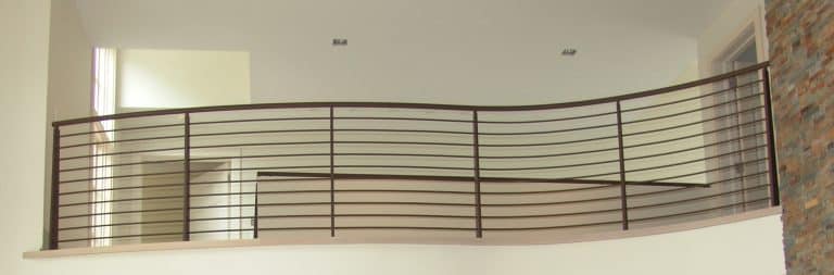 Horizontal rail